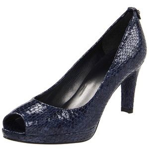 SOLD Stuart Weitzman Logo Plainfield Pumps